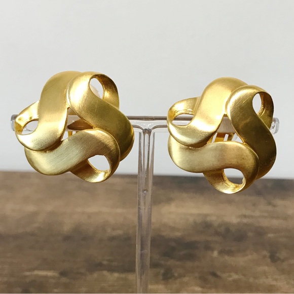 Vintage Jewelry - Vintage Earrings Knotted Swirl Statement Mat Gold Tone 1980s Large Clip On